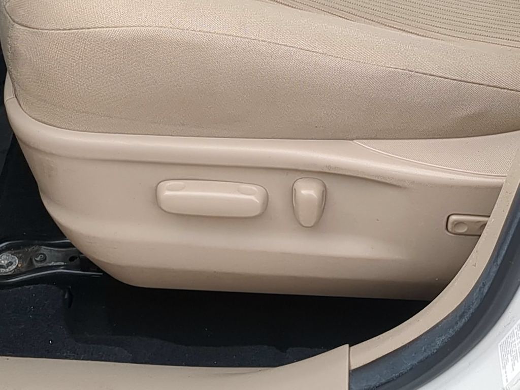 Thumbnail: 2013 Toyota Venza - 24