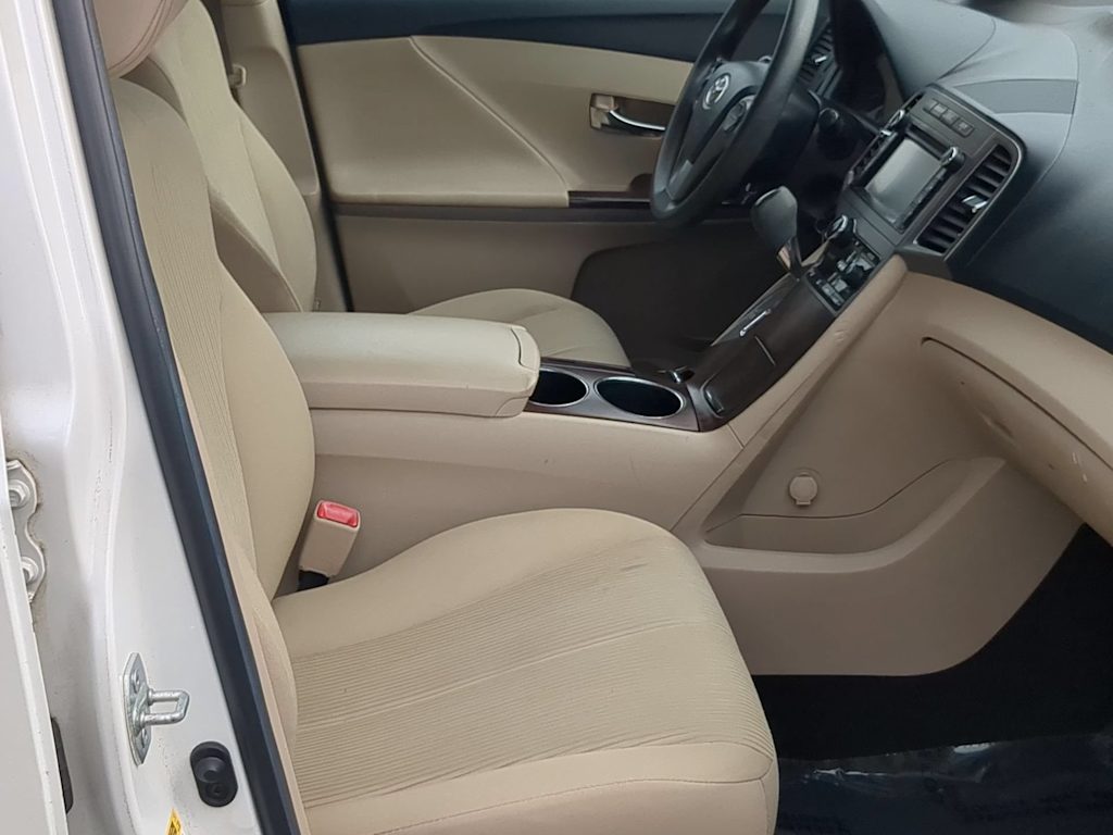 Thumbnail: 2013 Toyota Venza - 26