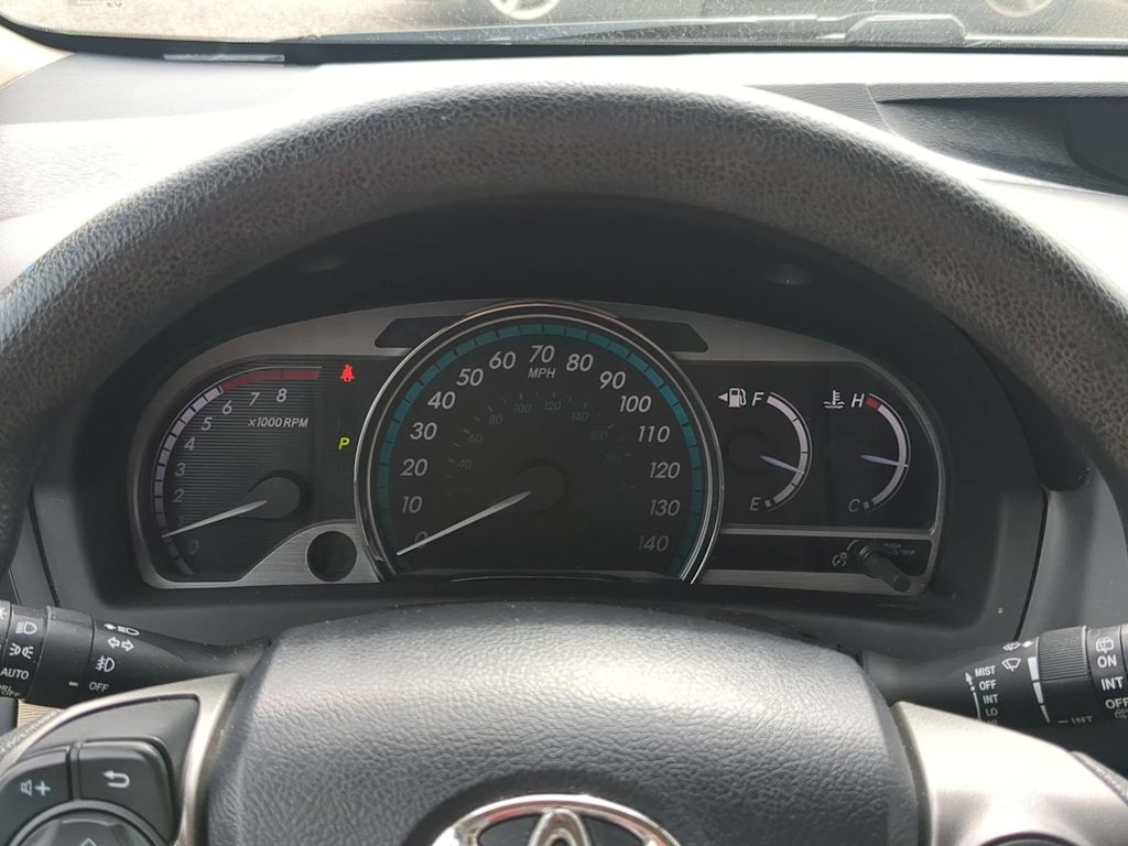 Thumbnail: 2013 Toyota Venza - 16