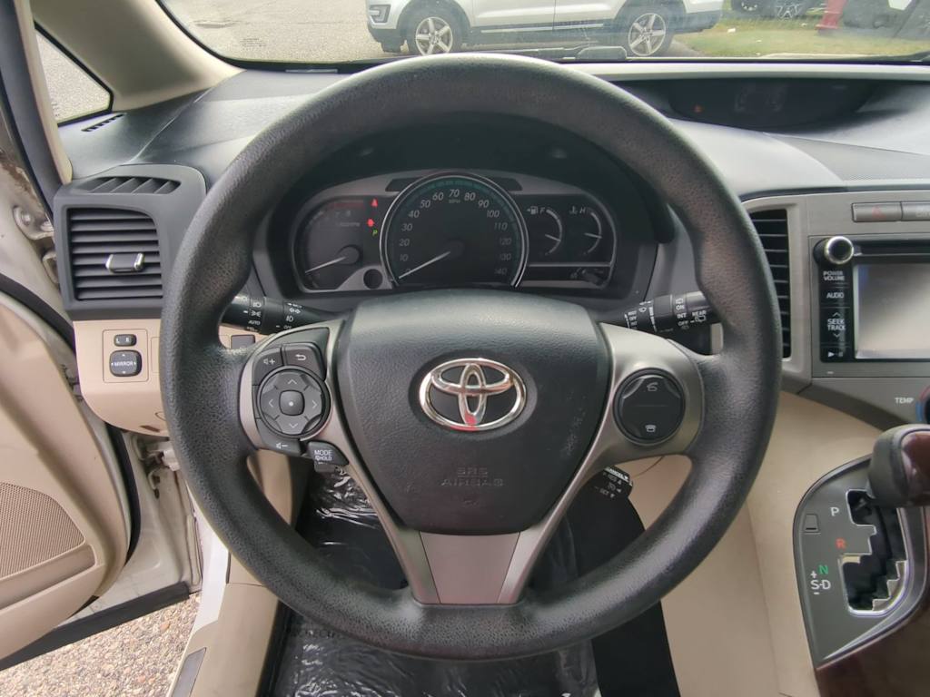 Thumbnail: 2013 Toyota Venza - 13