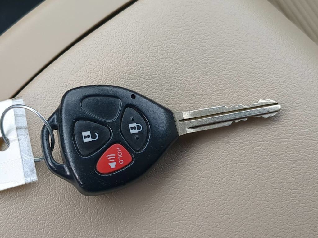 Thumbnail: 2013 Toyota Venza - 17