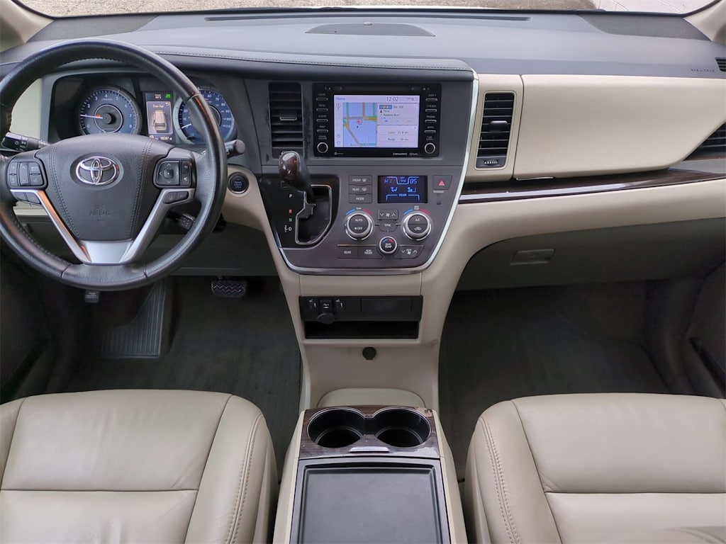 2018 Toyota Sienna XLE 9