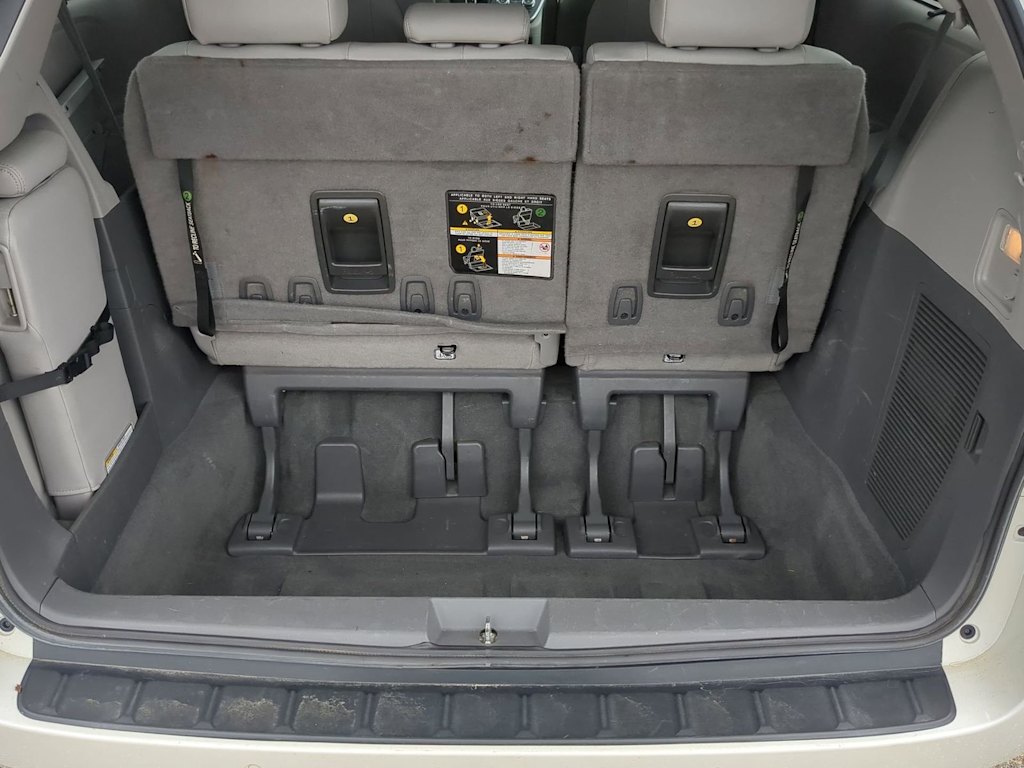 Thumbnail: 2020 Toyota Sienna - 16