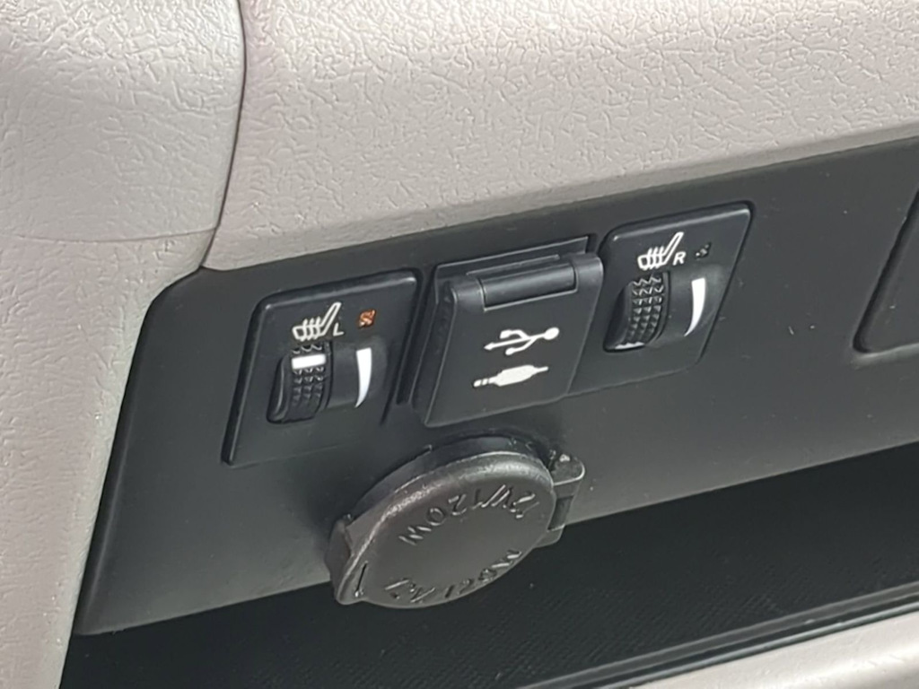 Thumbnail: 2020 Toyota Sienna - 31