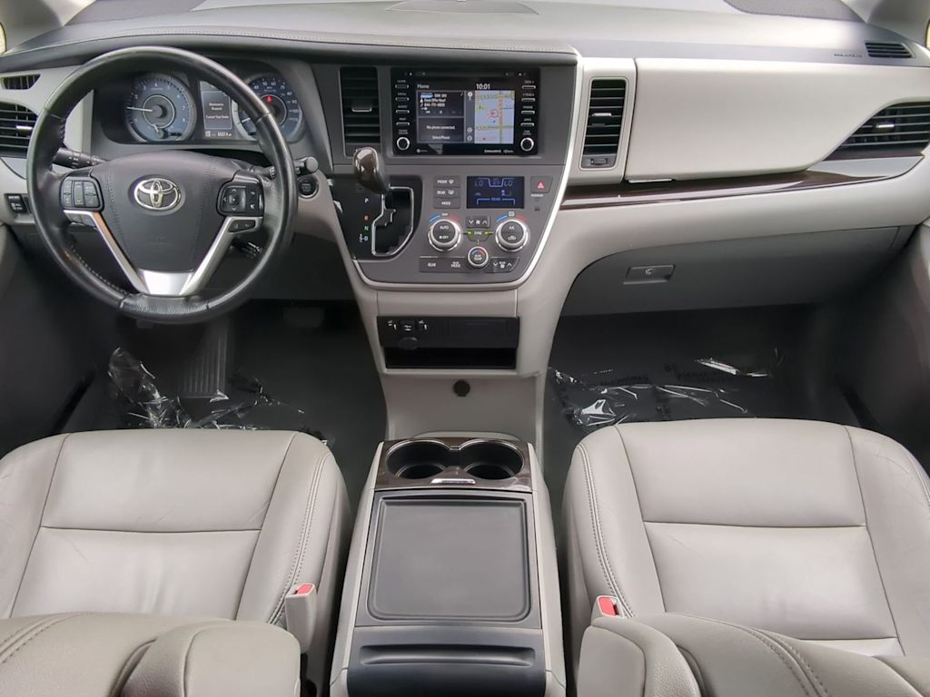 Thumbnail: 2020 Toyota Sienna - 9