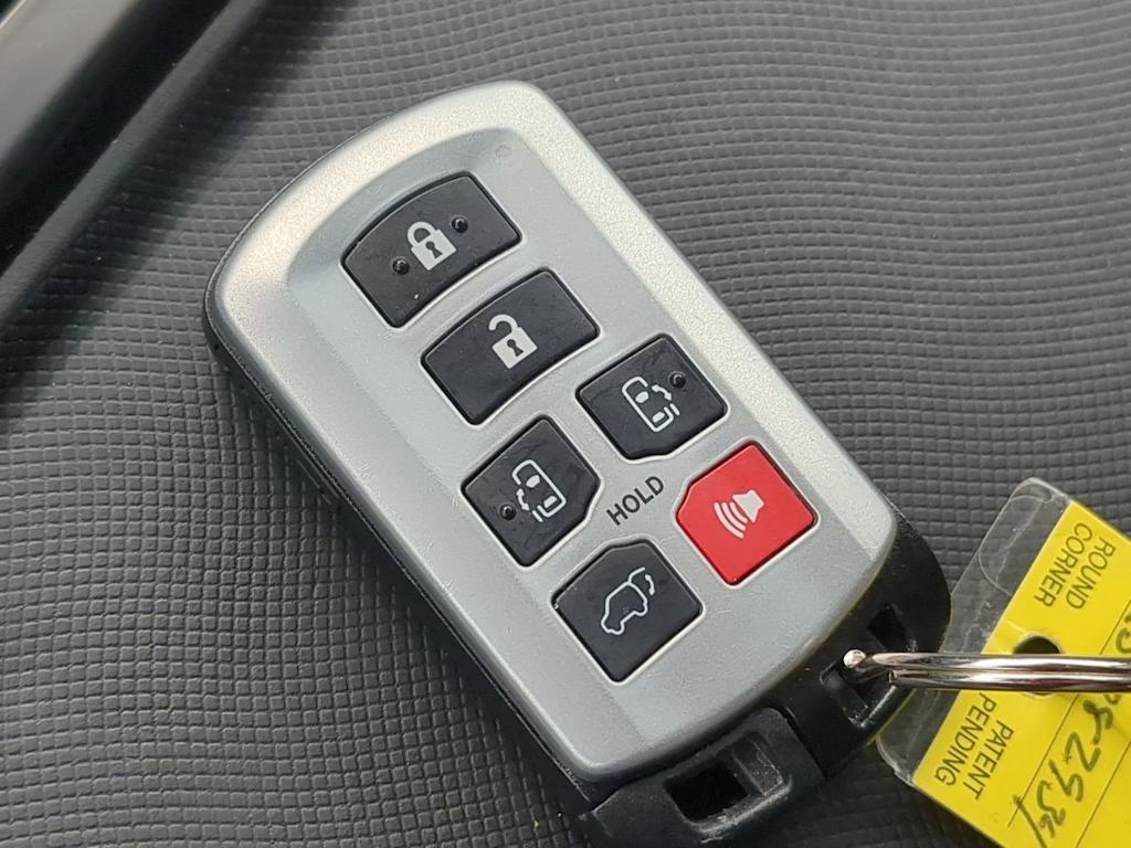 Thumbnail: 2020 Toyota Sienna - 17