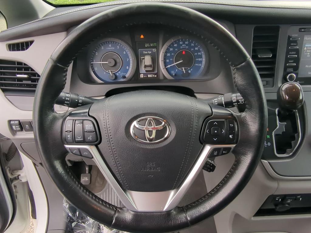 Thumbnail: 2020 Toyota Sienna - 13
