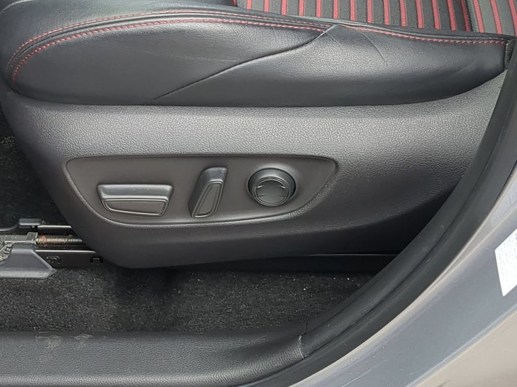 Thumbnail: 2021 Toyota RAV4 - 25