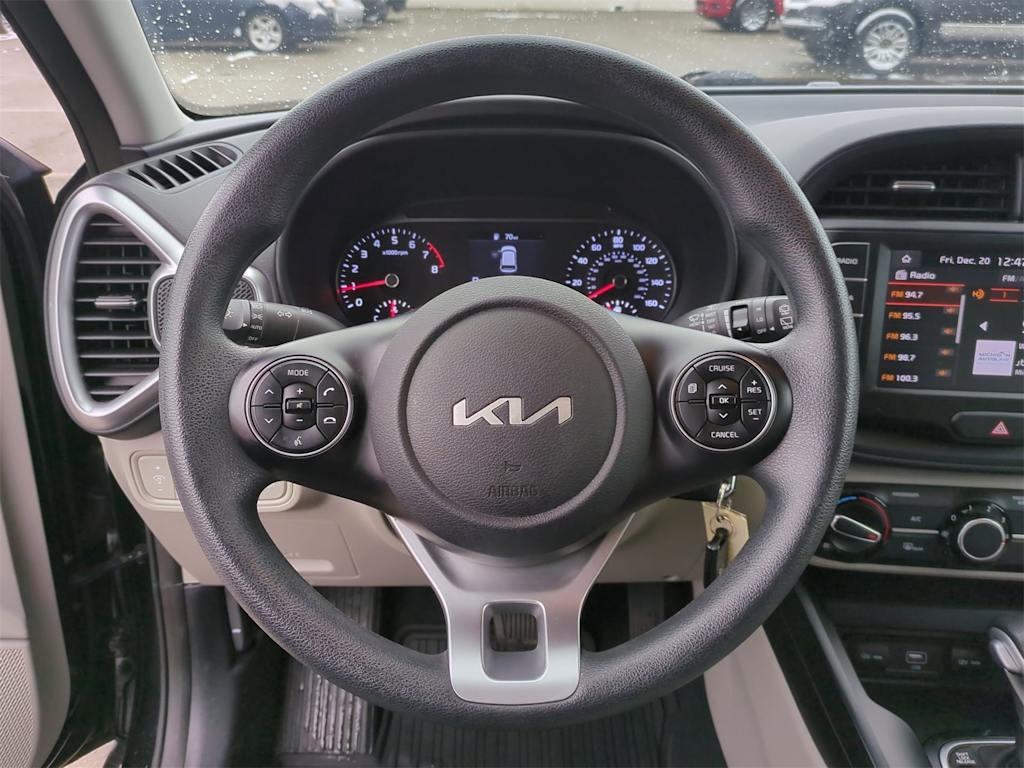 2022 Kia Soul LX 11