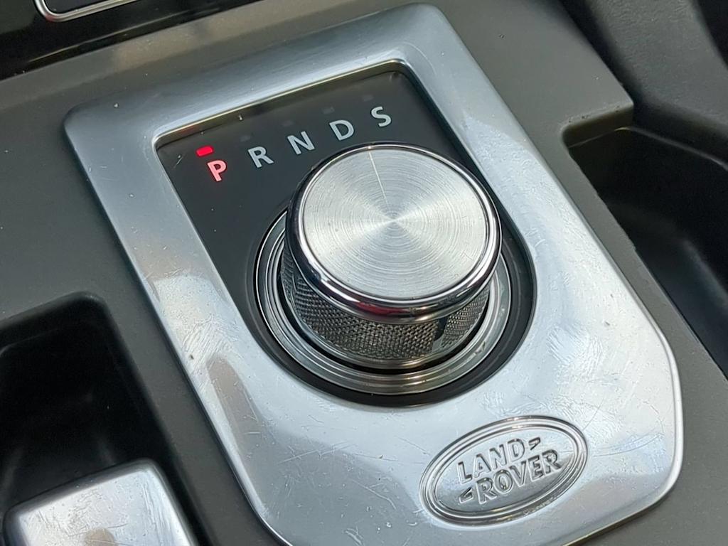 Thumbnail: 2016 Land Rover LR4 - 34