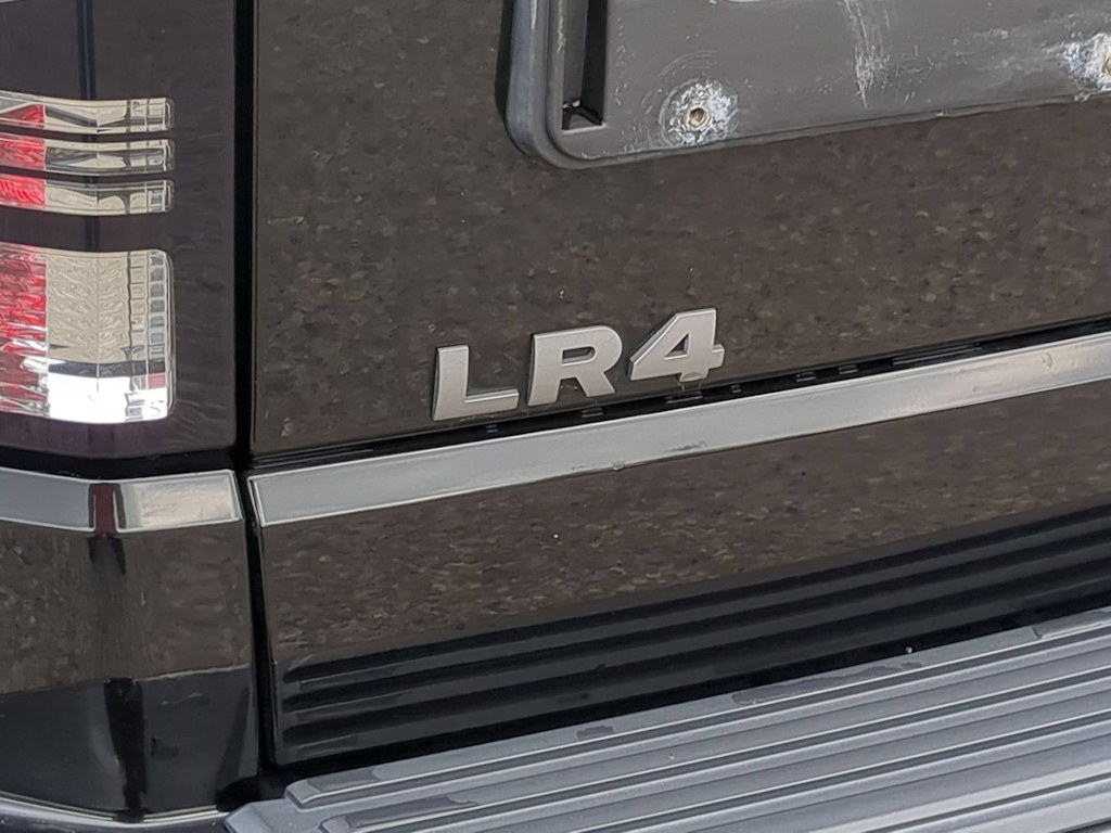 Thumbnail: 2016 Land Rover LR4 - 23
