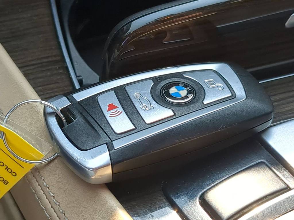 Thumbnail: 2014 BMW 7 Series - 16
