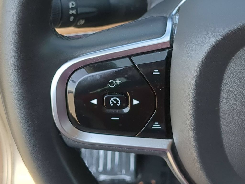 Thumbnail: 2023 Volvo XC90 - 27