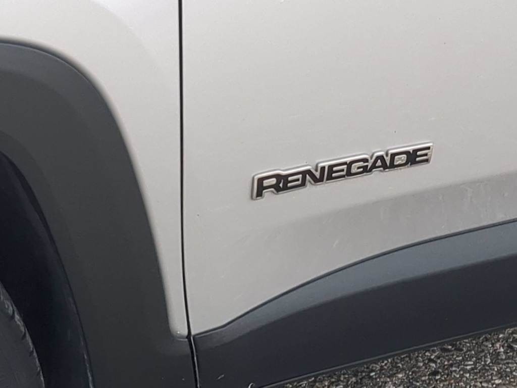 Thumbnail: 2015 Jeep Renegade - 23