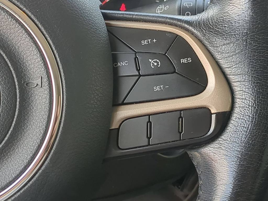 Thumbnail: 2015 Jeep Renegade - 28