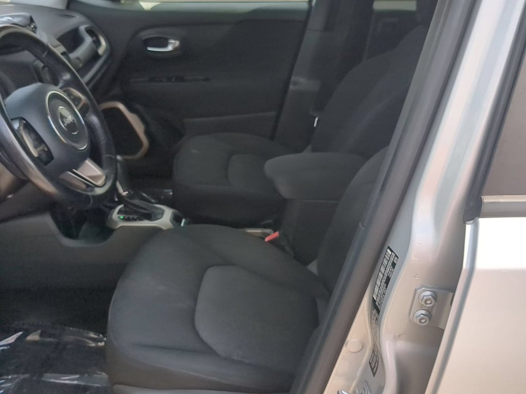 Thumbnail: 2015 Jeep Renegade - 10
