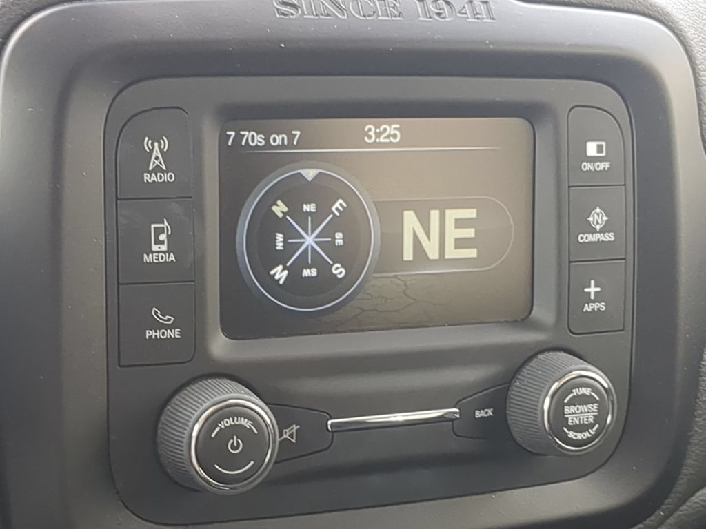 Thumbnail: 2015 Jeep Renegade - 30