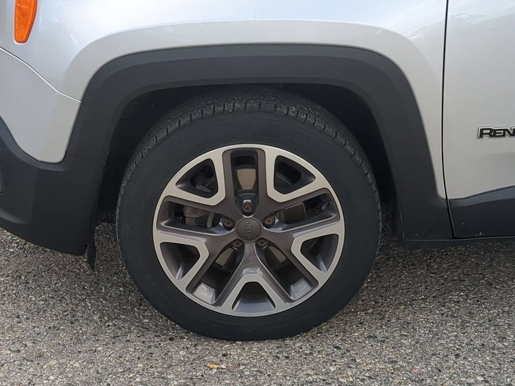 Thumbnail: 2015 Jeep Renegade - 8