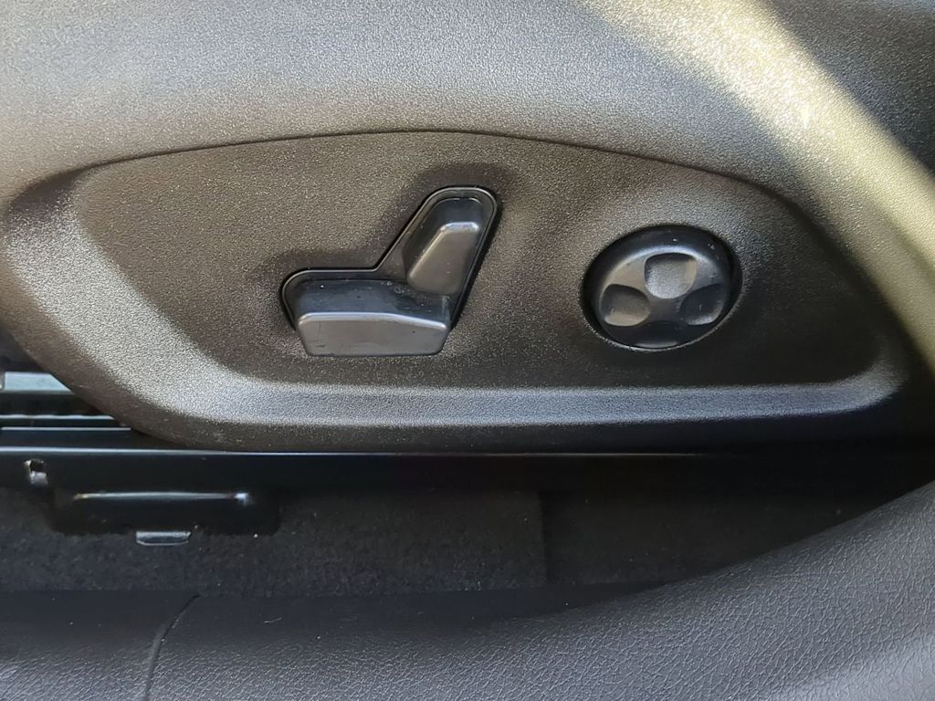 Thumbnail: 2021 Jeep Renegade - 32