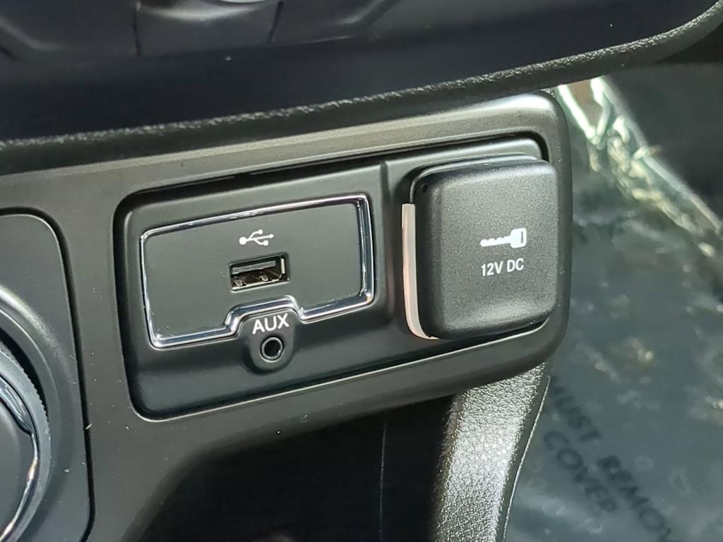 Thumbnail: 2021 Jeep Renegade - 39