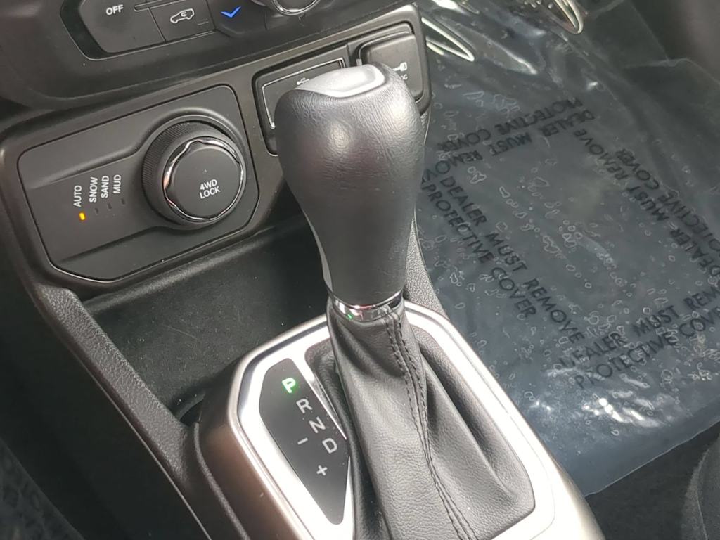 Thumbnail: 2021 Jeep Renegade - 31