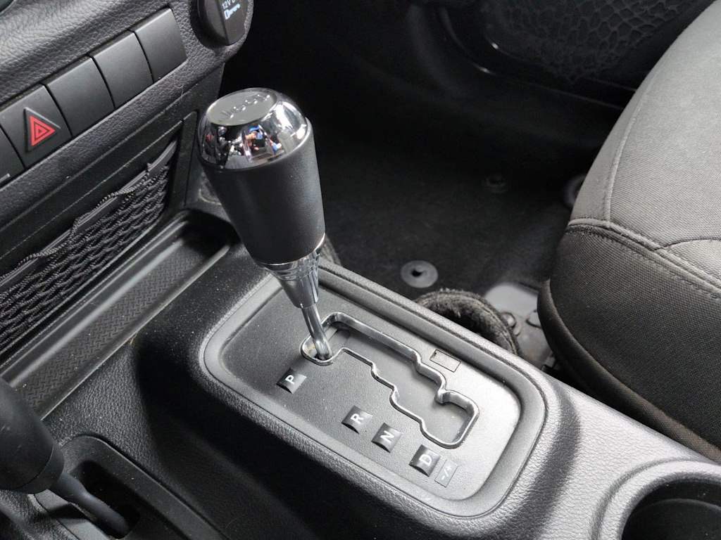 Thumbnail: 2016 Jeep Wrangler - 16