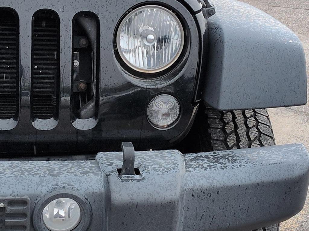 Thumbnail: 2016 Jeep Wrangler - 23