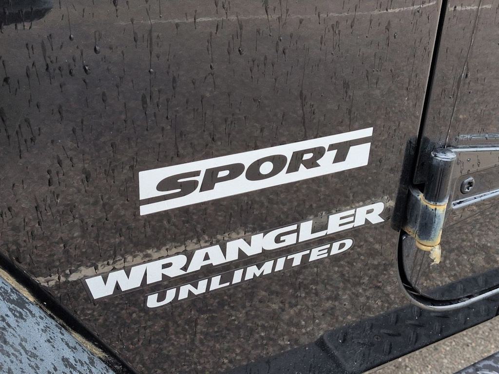 Thumbnail: 2016 Jeep Wrangler - 24