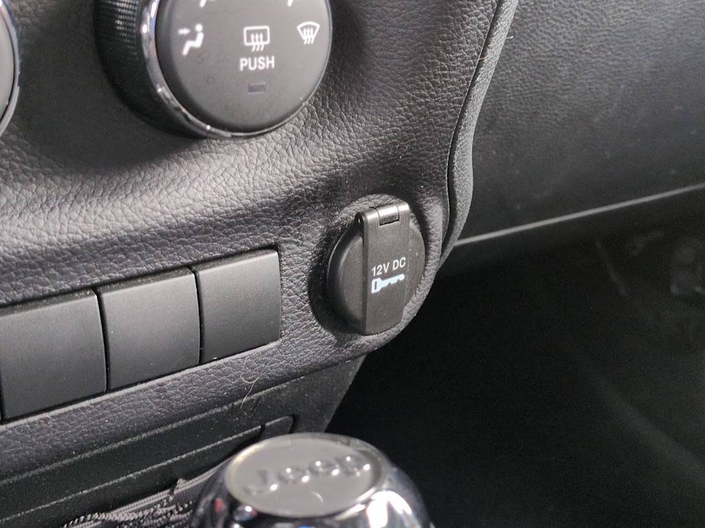 Thumbnail: 2016 Jeep Wrangler - 31