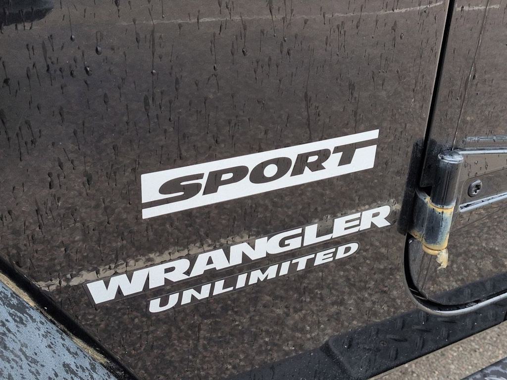 Thumbnail: 2016 Jeep Wrangler - 23