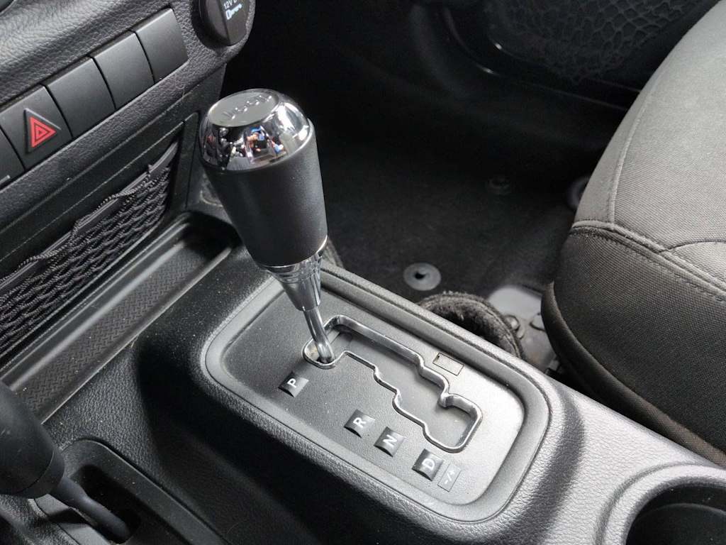 Thumbnail: 2016 Jeep Wrangler - 16