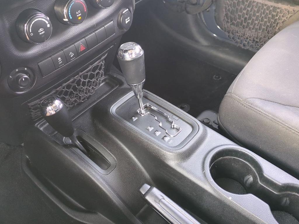Thumbnail: 2017 Jeep Wrangler - 15