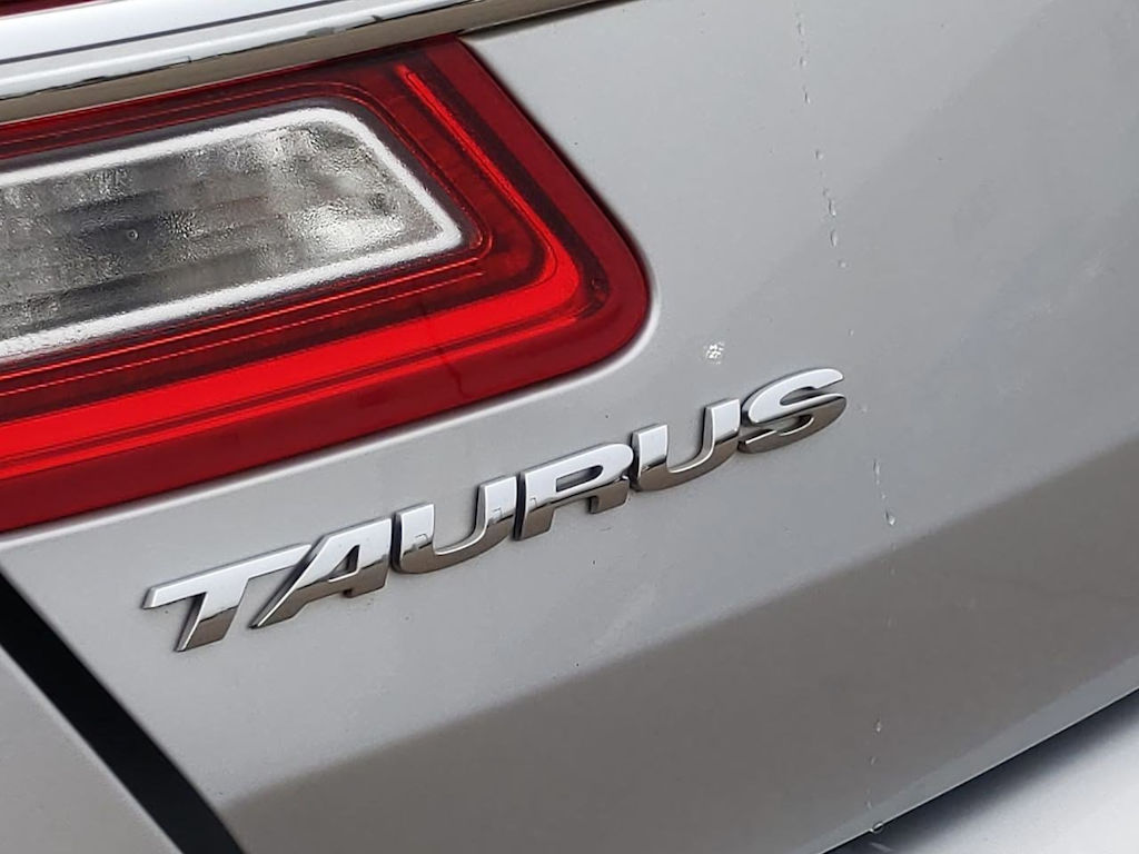 Thumbnail: 2016 Ford Taurus - 25