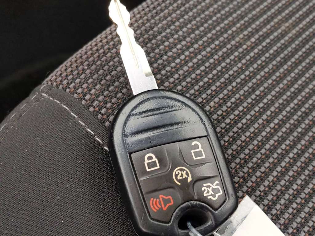 Thumbnail: 2016 Ford Taurus - 18