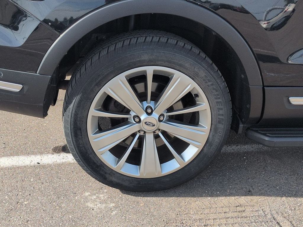 Thumbnail: 2018 Ford Explorer - 8