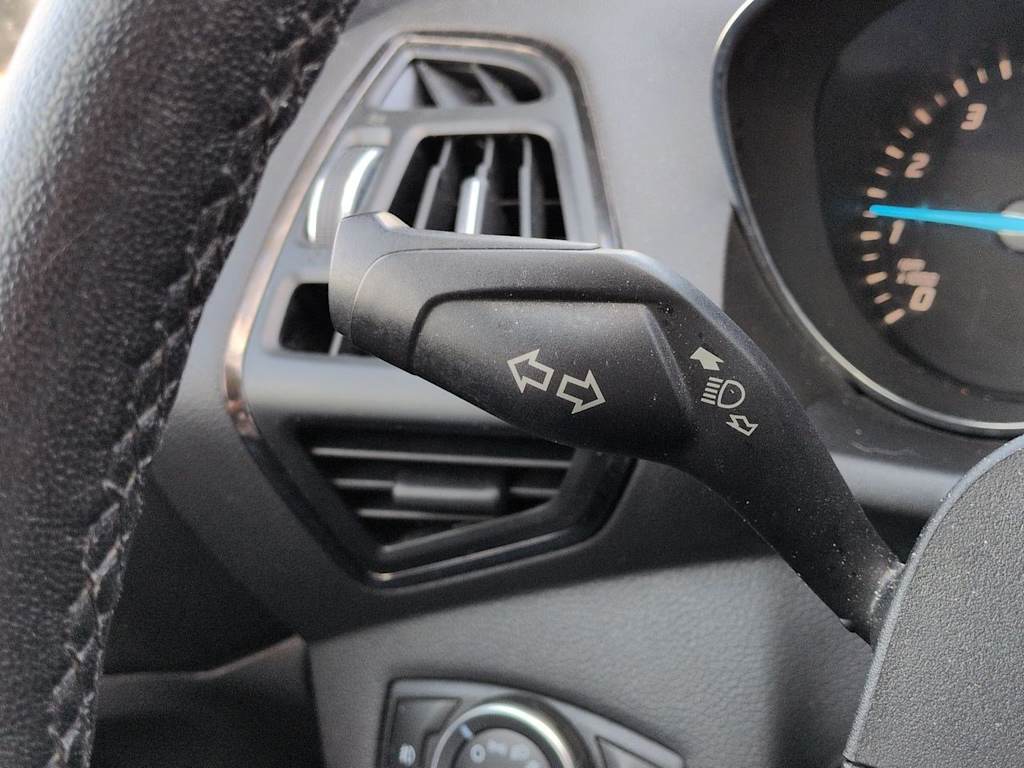 Thumbnail: 2015 Ford Escape - 31