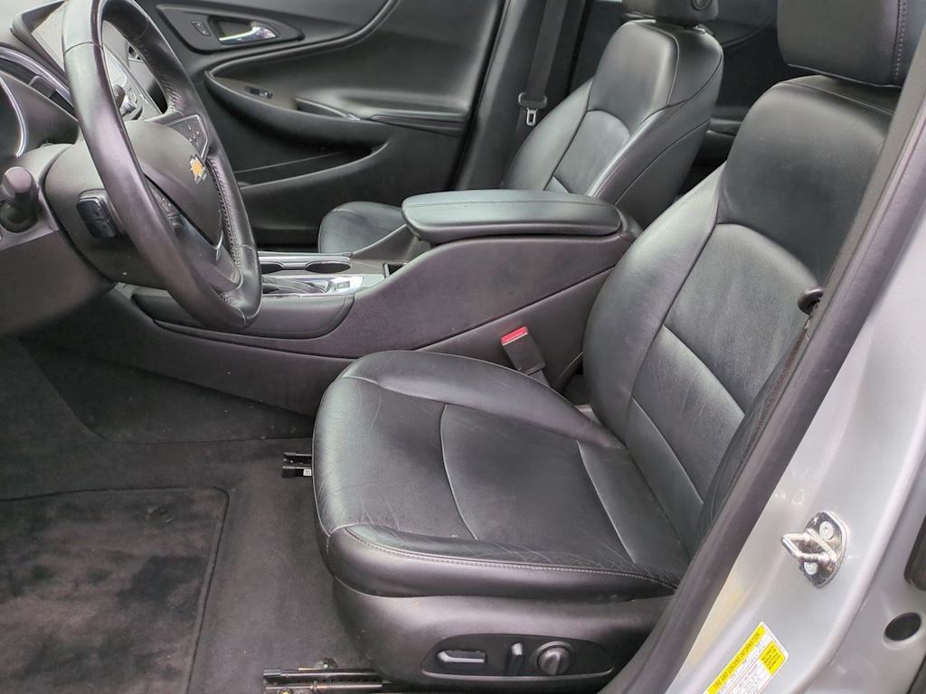 Thumbnail: 2017 Chevrolet Malibu - 10