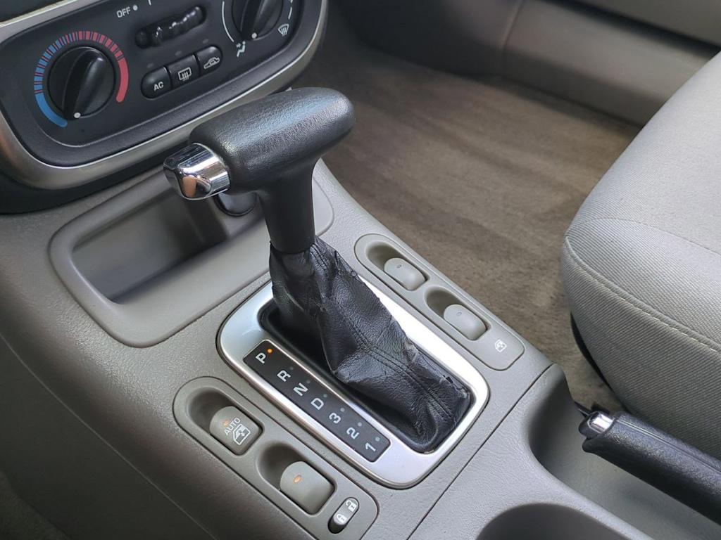 Thumbnail: 2004 Saturn L-Series - 15