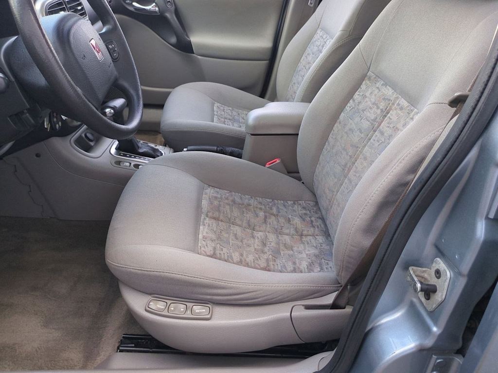 Thumbnail: 2004 Saturn L-Series - 10