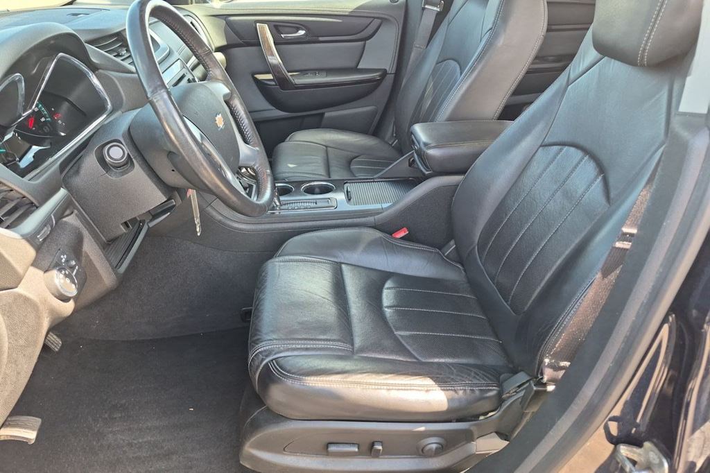 Thumbnail: 2015 Chevrolet Traverse - 11
