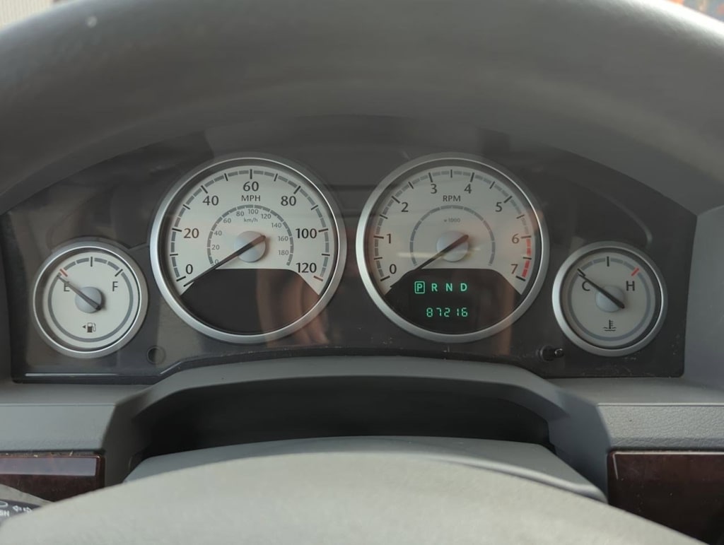 Thumbnail: 2010 Chrysler Town & Country - 15