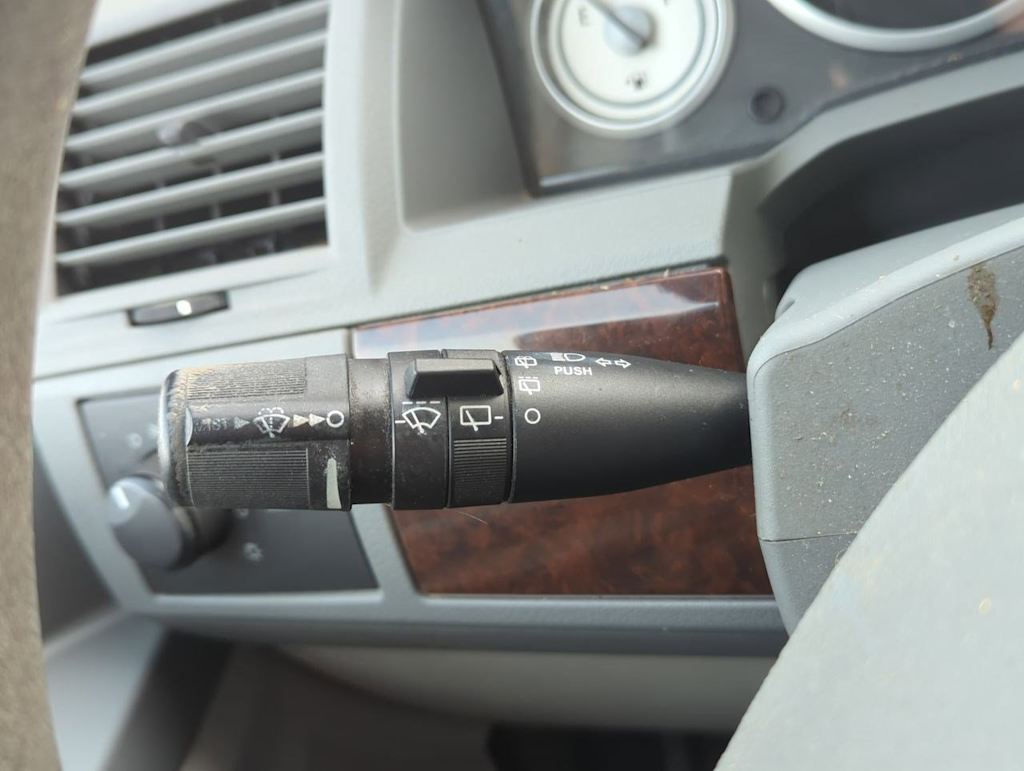 Thumbnail: 2010 Chrysler Town & Country - 27