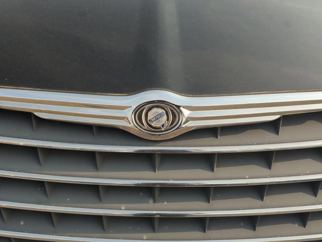 Thumbnail: 2010 Chrysler Town & Country - 7
