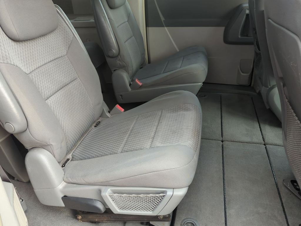 Thumbnail: 2010 Chrysler Town & Country - 25
