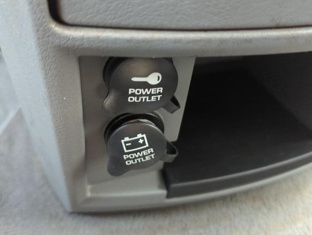 Thumbnail: 2010 Chrysler Town & Country - 29