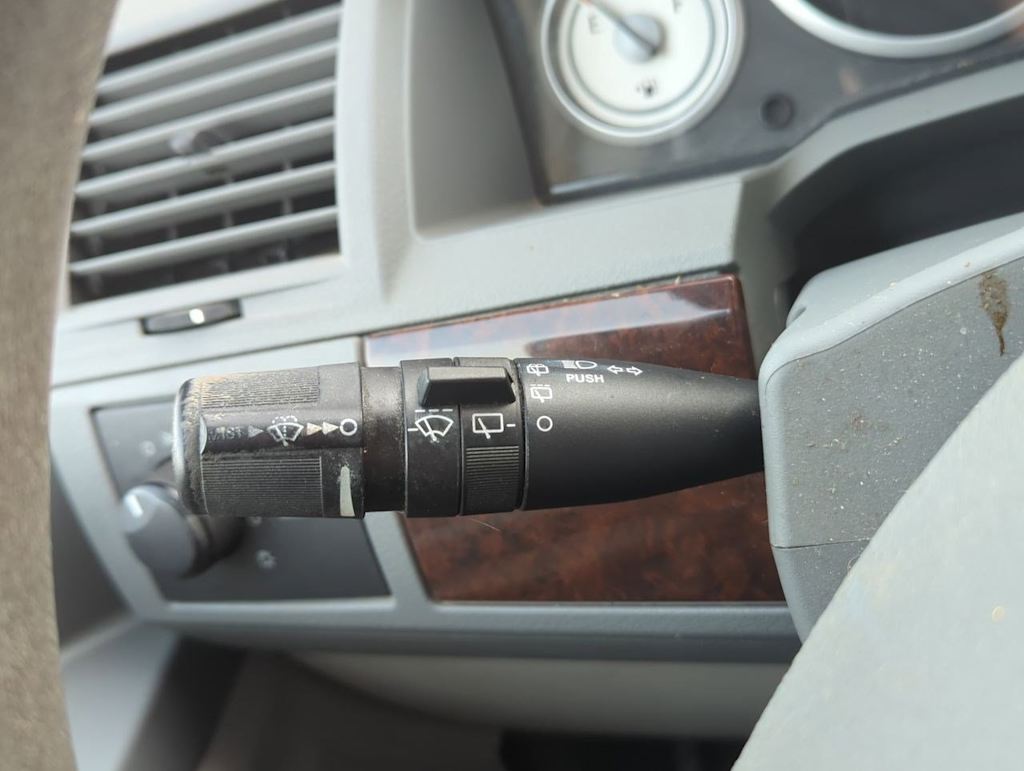 Thumbnail: 2010 Chrysler Town & Country - 28