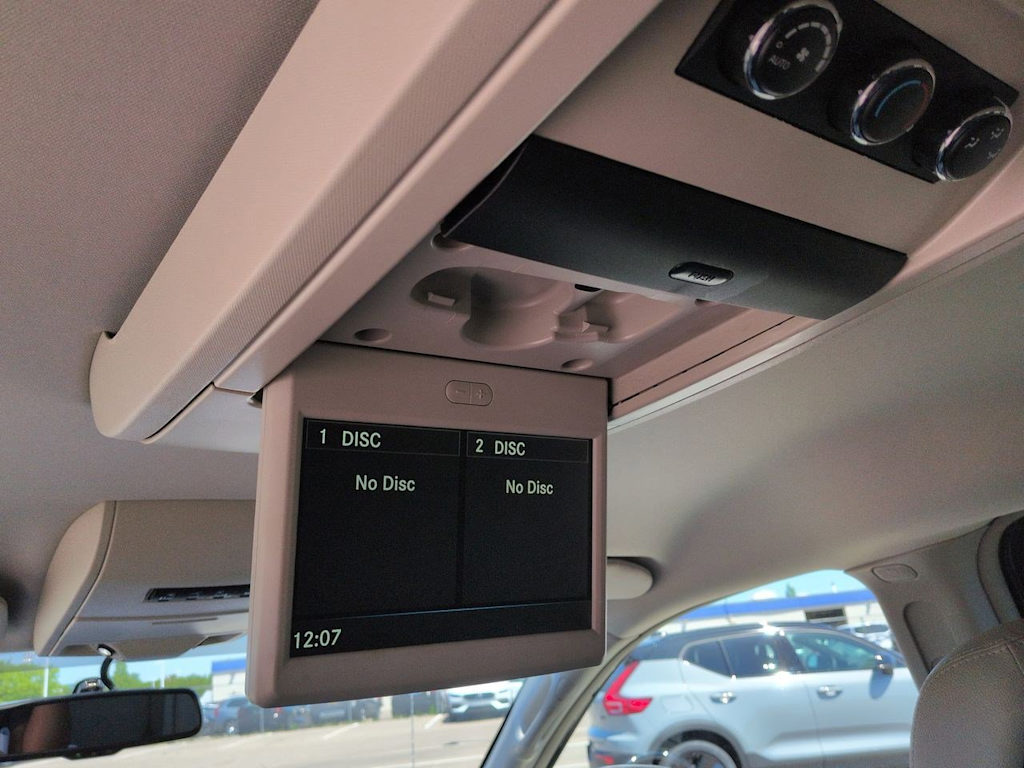 Thumbnail: 2016 Chrysler Town & Country - 24