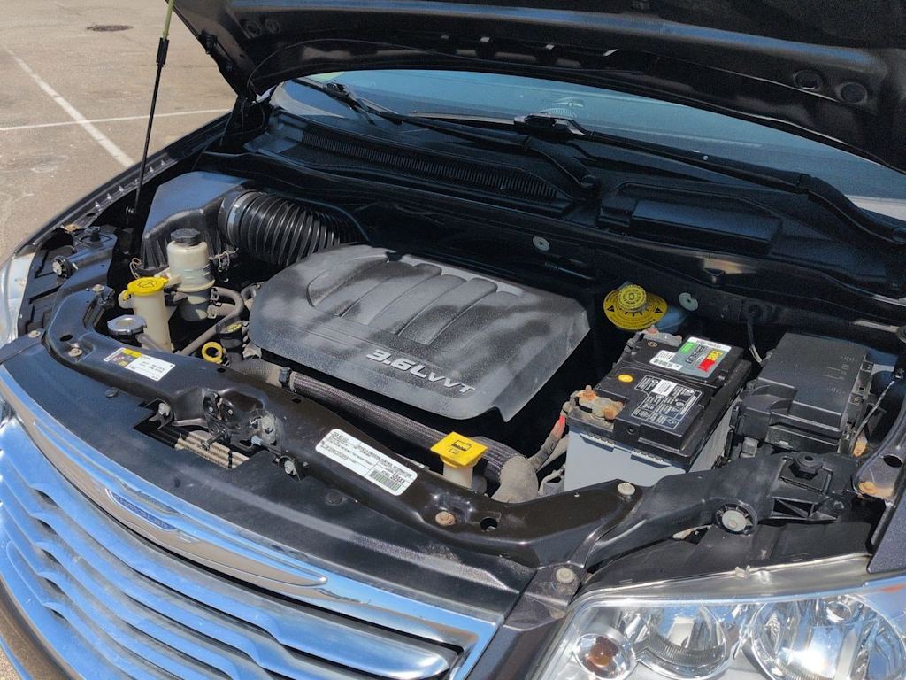 Thumbnail: 2016 Chrysler Town & Country - 7