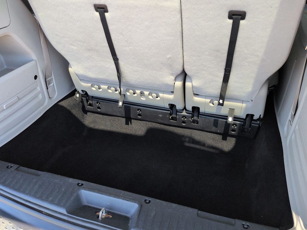 Thumbnail: 2016 Chrysler Town & Country - 21