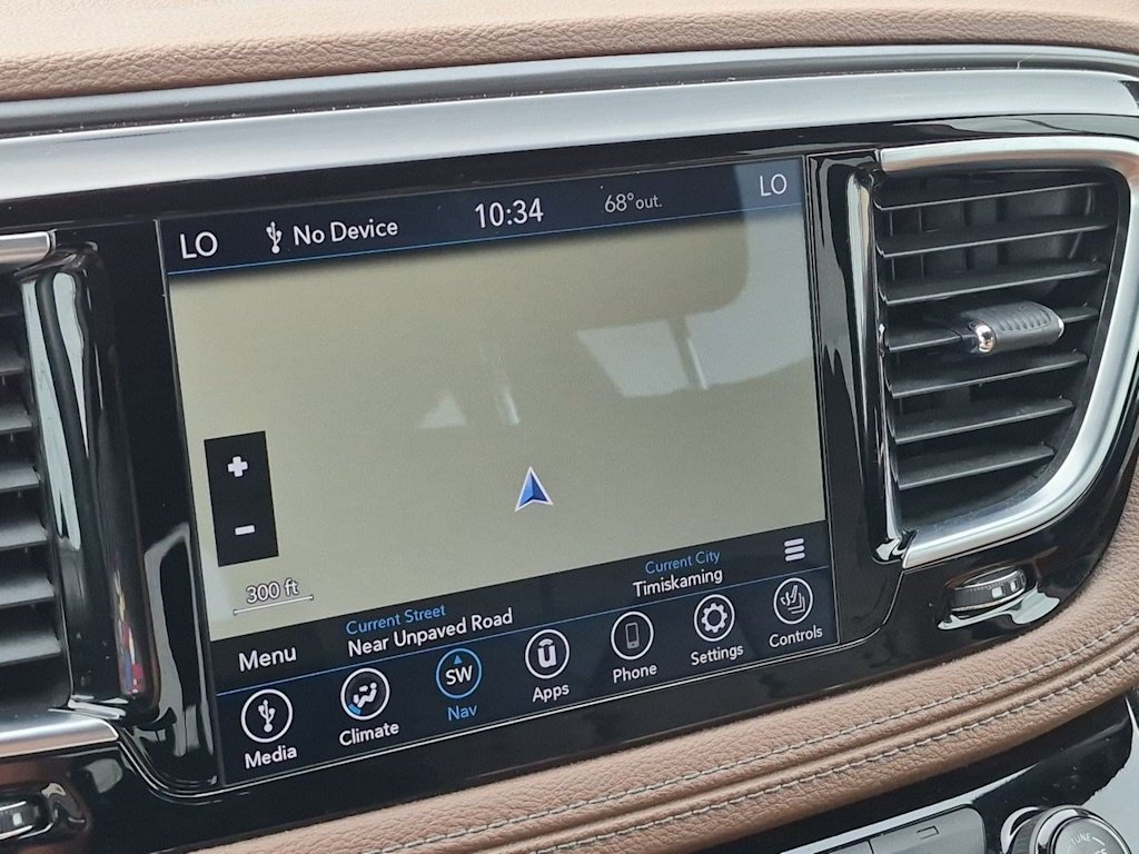 Thumbnail: 2020 Chrysler Pacifica - 32